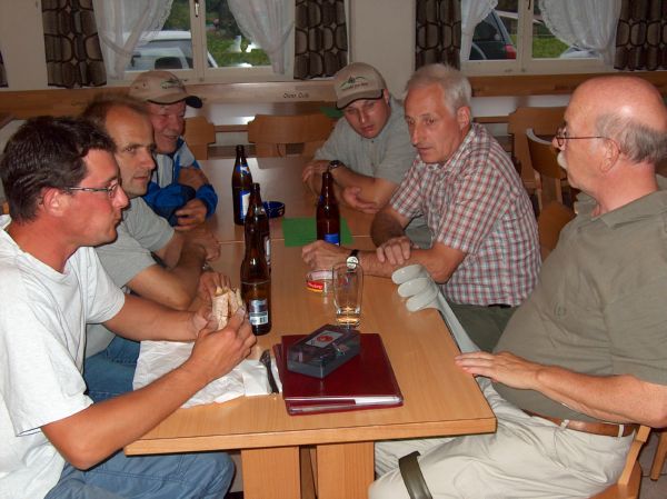 Hohler Werner v.r. hatte eine ruhigen Abend