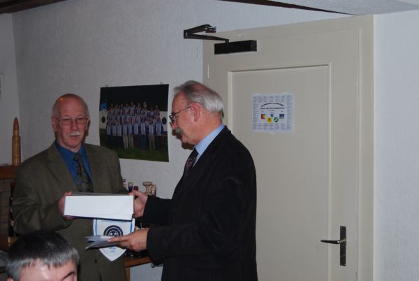 Wimpel gegen Hefekranz