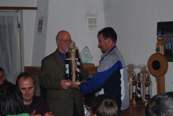 Werner Hohler wird geehrt f�r 28 Jahre Pr�sident (30 Jahre Vorstand) im Schynbergverband