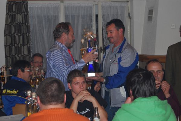 Hansruedi Marolf wird geehrt f�r 20 Jahre als Aktuar im Schynbergverband