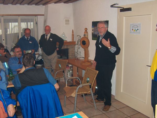 Ruedi L�scher bei der Versteigerung f�r einen guten Zweck