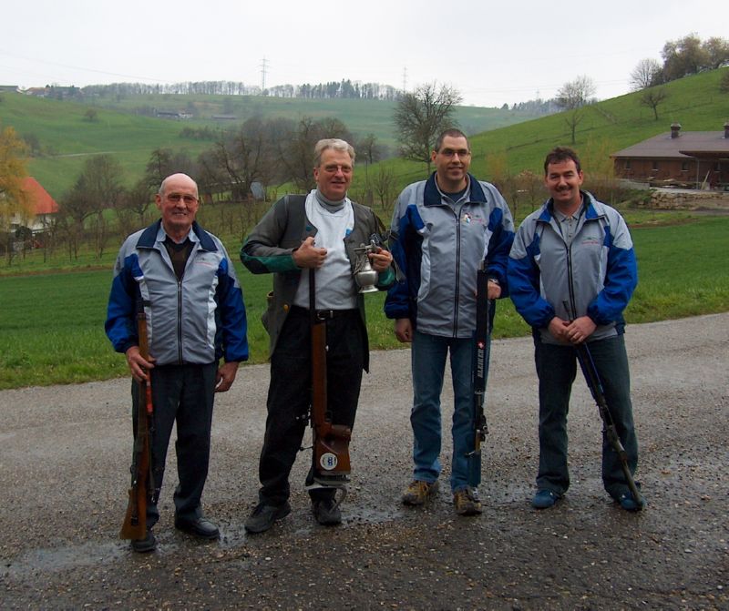 Cup (v.L.n.R) 2. Weiss Werner, Sieger Bergamin Duno, 3. Weiss Peter, 4. Weiss Toni