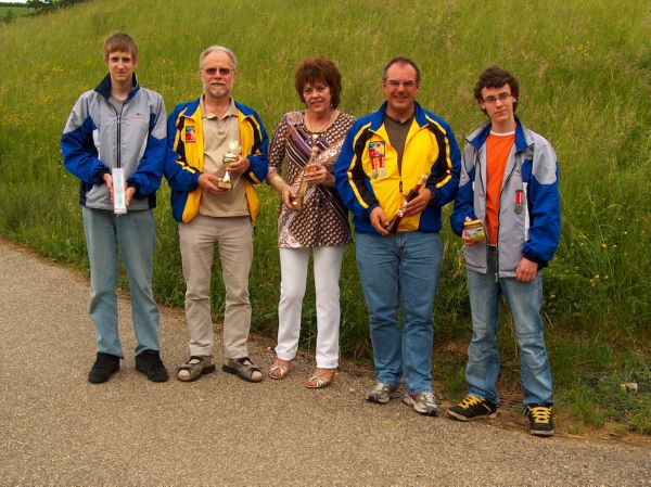 v.L.n.R. Schmid Patrick mit 65 Punkten bester Jungsch�tze, Sieger Amsler Stefan 70 Punkte , Romy Matthis beste Dame mit 67 Punkten, 3. Mahrer Adrian mit 69 Punkten, Galliker Nicola bester Jungendsch�tze mit 63 Punkten (es fehlt Bergamin Duno als 2. mit 69 Punkten)