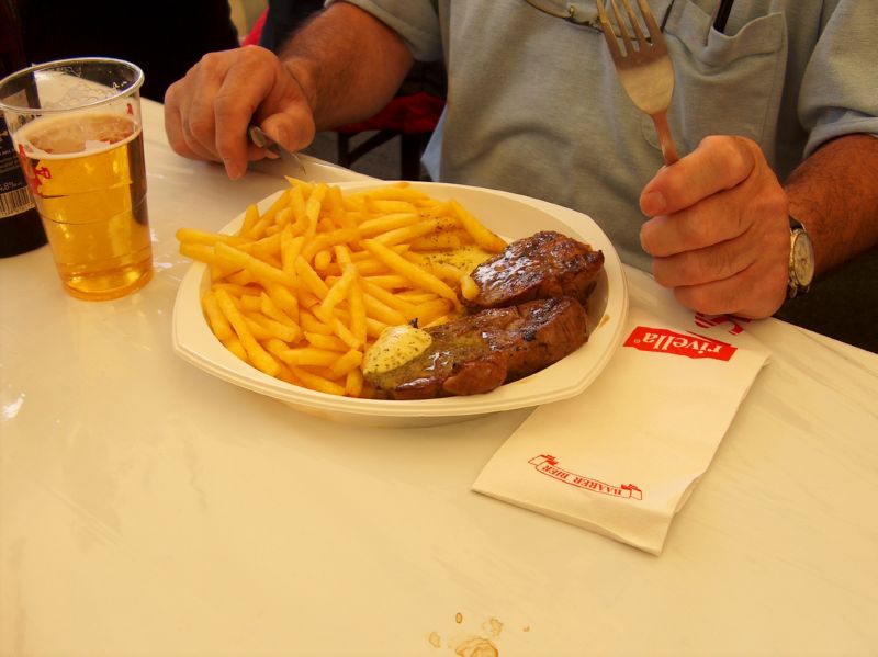 Er hat 2 Steak nicht verdient!