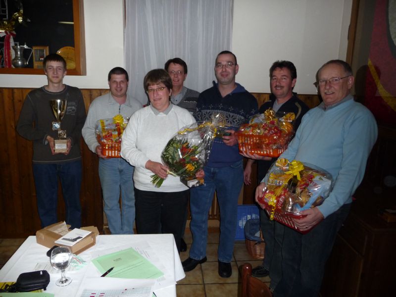 Alle Sieger der Jahresmeisterschaften v.L.n.R. Schmid Patrick, St�uble Roger, Schmid Monika, St�uble Willi, Schraner Hanspeter, Weiss Toni und Ehresheim Gerhard