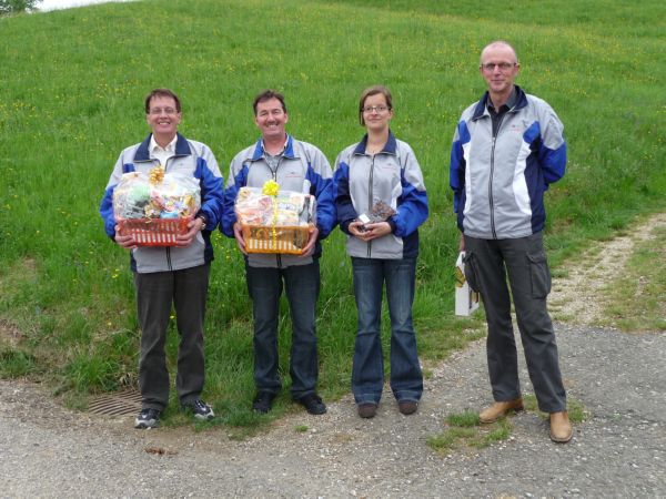 Trostrunde v.L.n.R. St�uble Willi (2), Weiss Toni (1), Weiss Astrid (5) und Schmid Gallus (6)